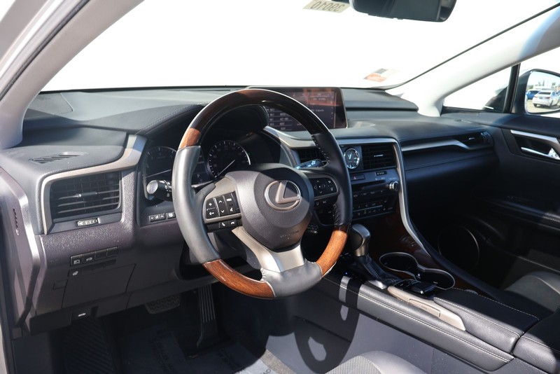 Lexus RX Vehicle Full-screen Gallery Image 17