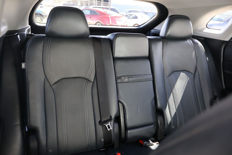 Lexus RX Vehicle Full-screen Gallery Image 22