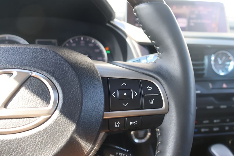 Lexus RX Vehicle Full-screen Gallery Image 28