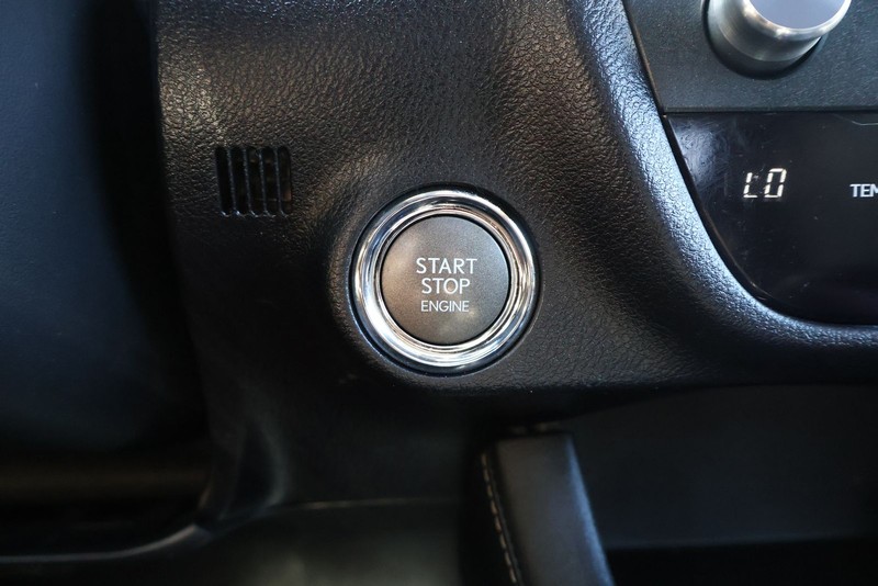 Lexus RX Vehicle Full-screen Gallery Image 29