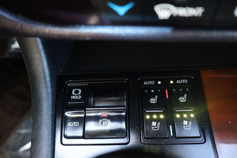 Lexus RX Vehicle Full-screen Gallery Image 34