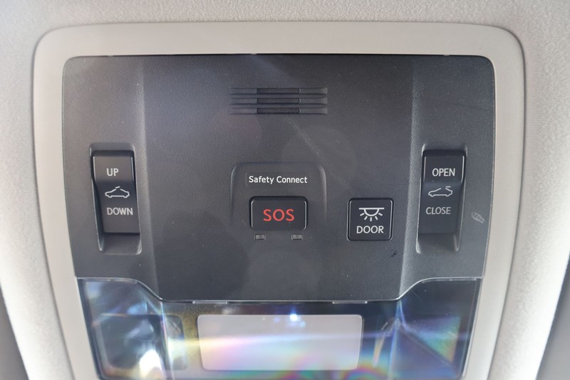 Lexus RX Vehicle Full-screen Gallery Image 37