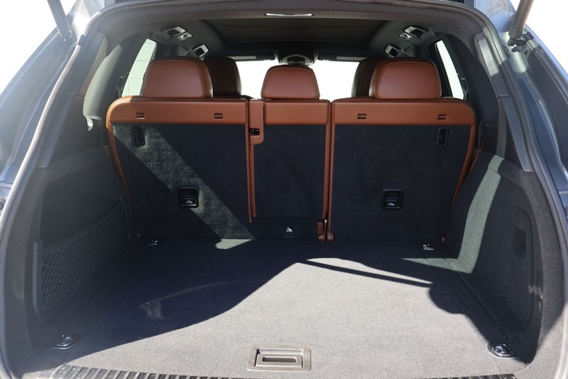 Porsche Cayenne Vehicle Full-screen Gallery Image 08