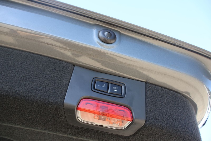 Porsche Cayenne Vehicle Full-screen Gallery Image 09