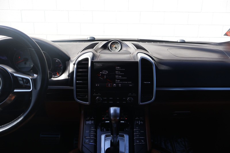 Porsche Cayenne Vehicle Full-screen Gallery Image 29