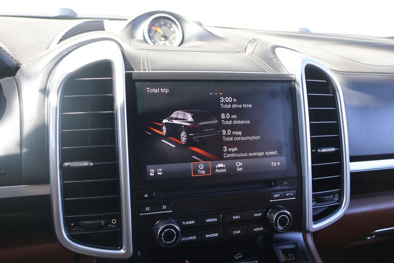 Porsche Cayenne Vehicle Full-screen Gallery Image 31