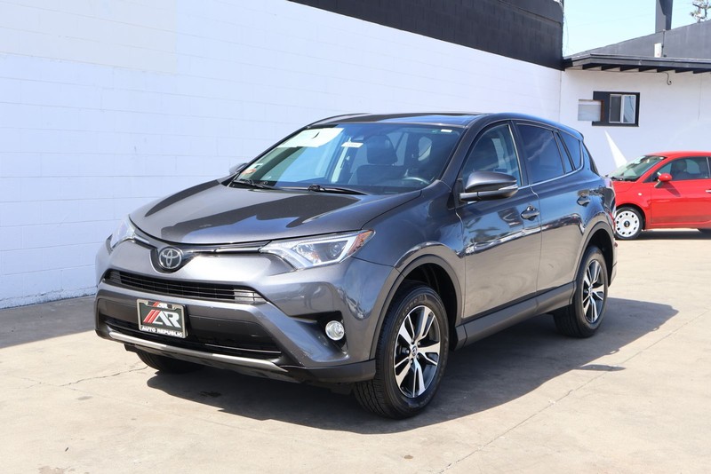 Toyota RAV4 Vehicle Full-screen Gallery Image 11