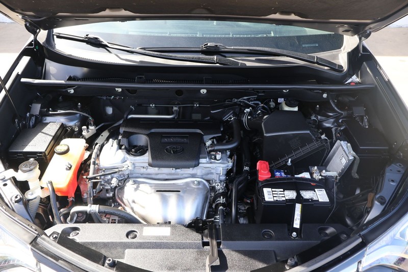 Toyota RAV4 Vehicle Full-screen Gallery Image 12