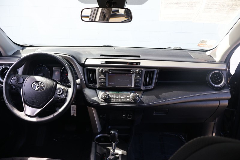 Toyota RAV4 Vehicle Full-screen Gallery Image 21