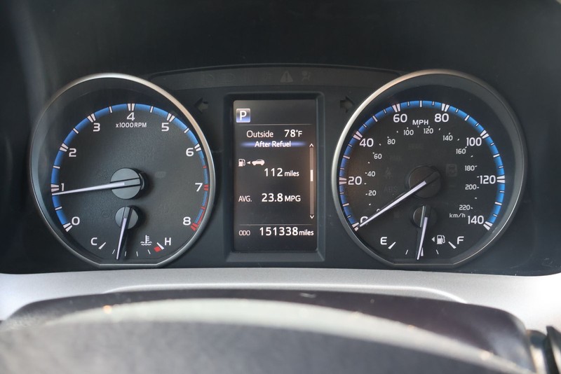 Toyota RAV4 Vehicle Full-screen Gallery Image 22