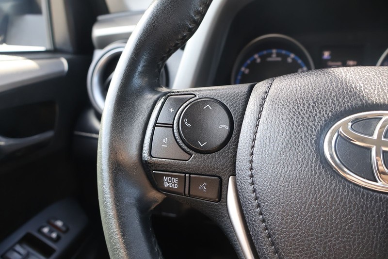 Toyota RAV4 Vehicle Full-screen Gallery Image 24