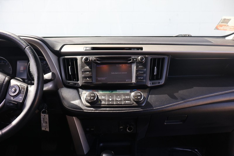 Toyota RAV4 Vehicle Full-screen Gallery Image 26