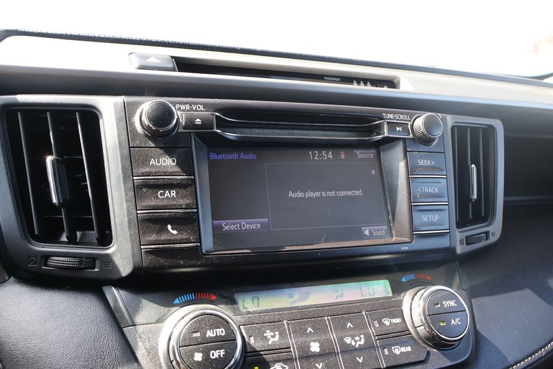 Toyota RAV4 Vehicle Full-screen Gallery Image 27