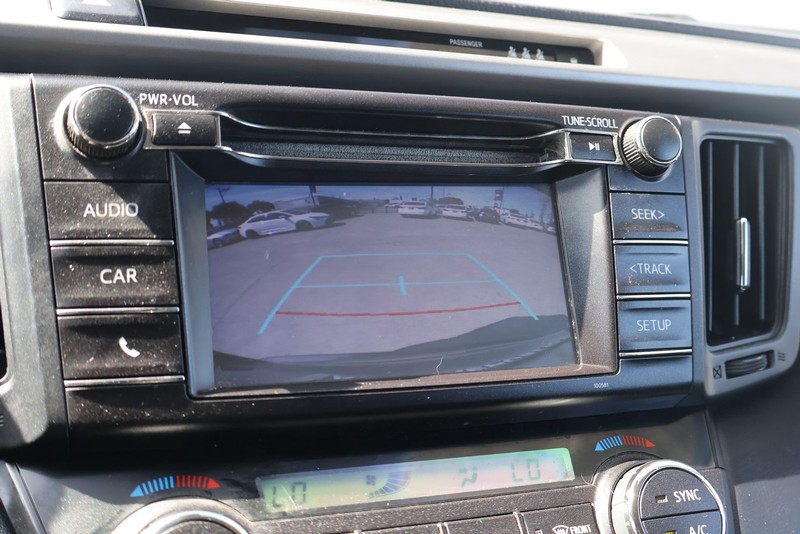 Toyota RAV4 Vehicle Full-screen Gallery Image 28