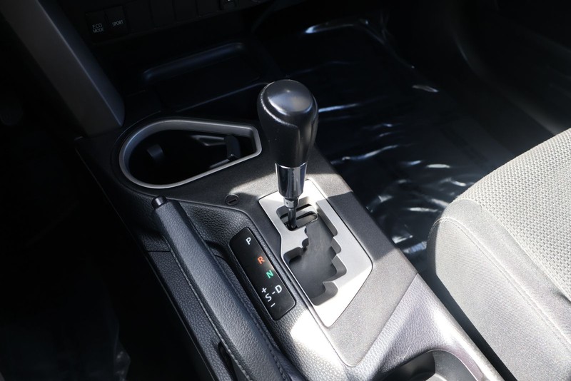 Toyota RAV4 Vehicle Full-screen Gallery Image 29