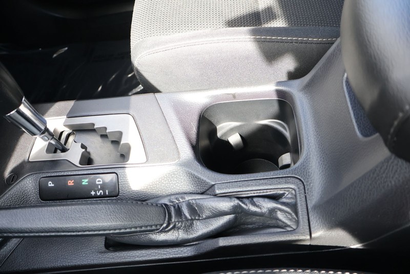 Toyota RAV4 Vehicle Full-screen Gallery Image 30