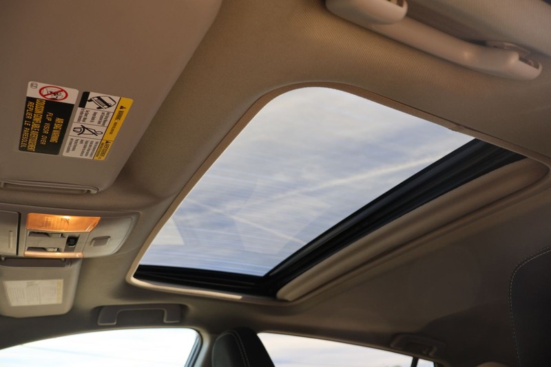 Toyota RAV4 Vehicle Full-screen Gallery Image 32