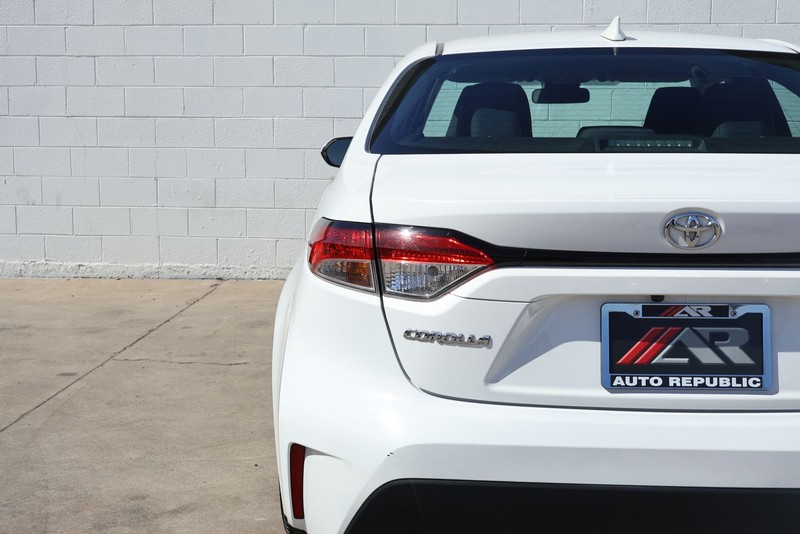 Toyota Corolla Vehicle Full-screen Gallery Image 07