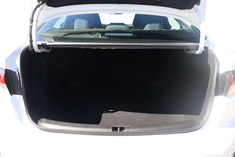 Toyota Corolla Vehicle Full-screen Gallery Image 08