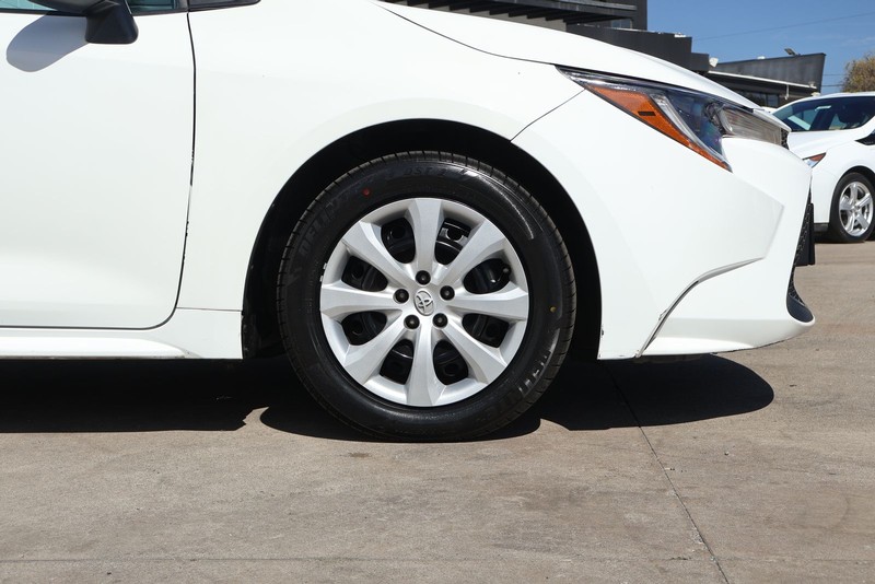 Toyota Corolla Vehicle Full-screen Gallery Image 10