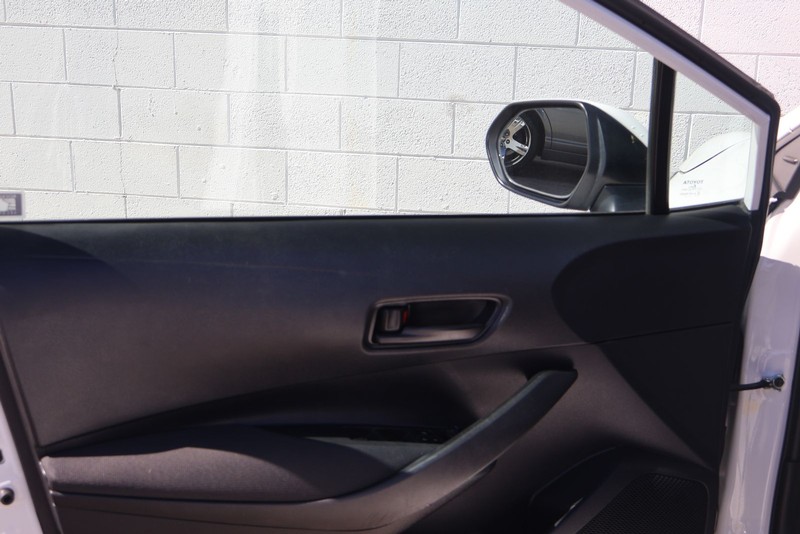 Toyota Corolla Vehicle Full-screen Gallery Image 15