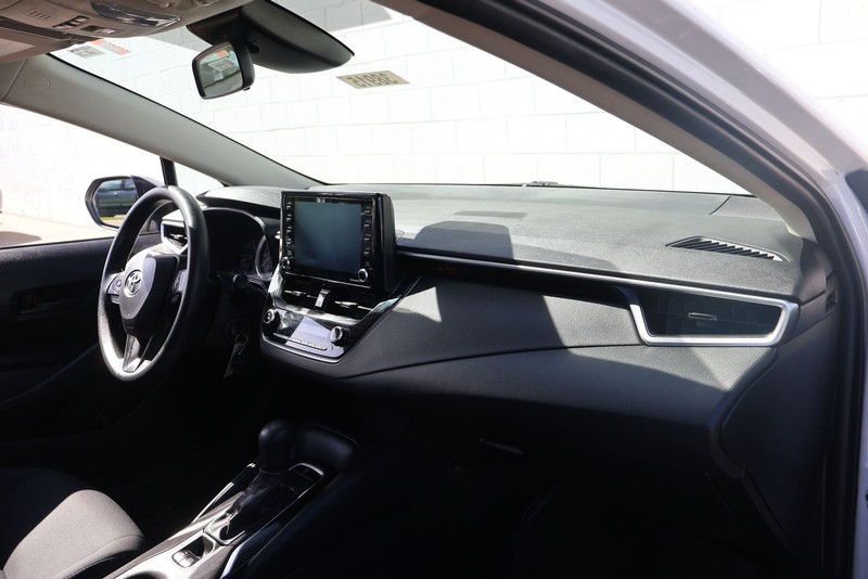 Toyota Corolla Vehicle Full-screen Gallery Image 19