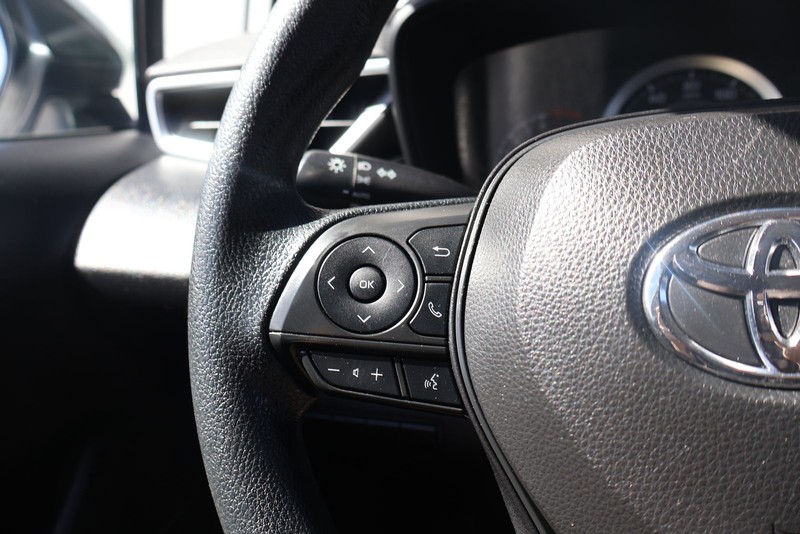 Toyota Corolla Vehicle Full-screen Gallery Image 24