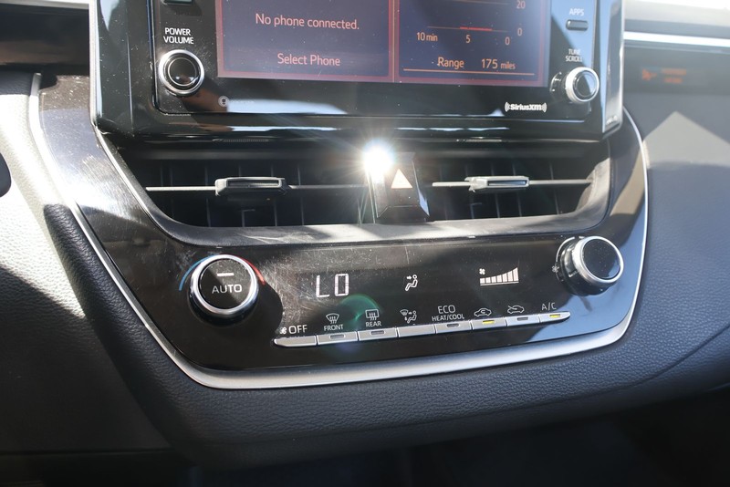 Toyota Corolla Vehicle Full-screen Gallery Image 29