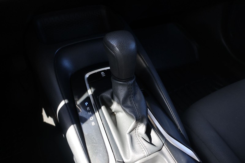 Toyota Corolla Vehicle Full-screen Gallery Image 30