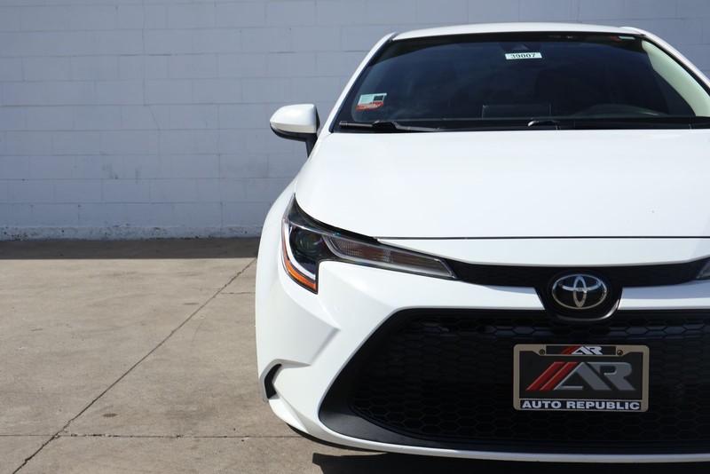 Toyota Corolla Vehicle Full-screen Gallery Image 03