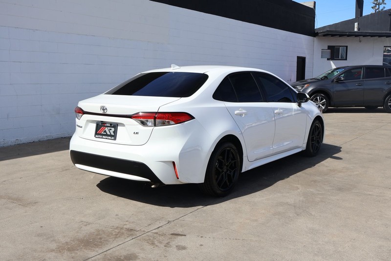 Toyota Corolla Vehicle Full-screen Gallery Image 05