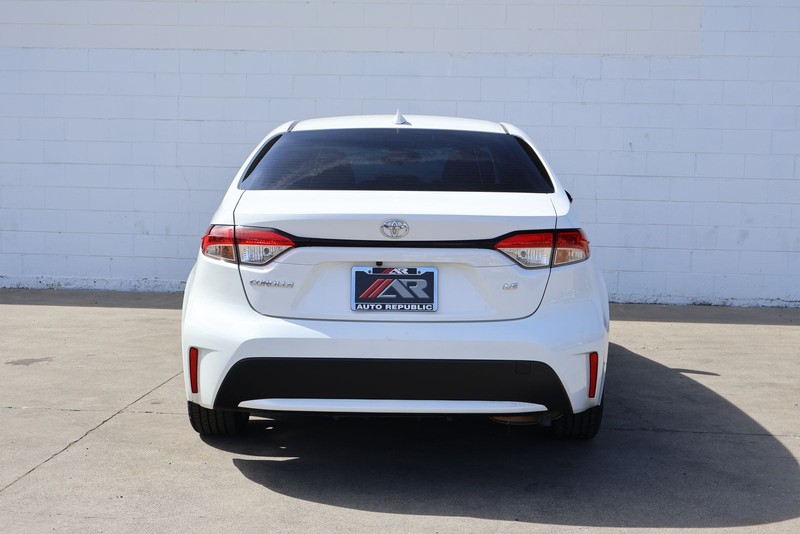 Toyota Corolla Vehicle Full-screen Gallery Image 06