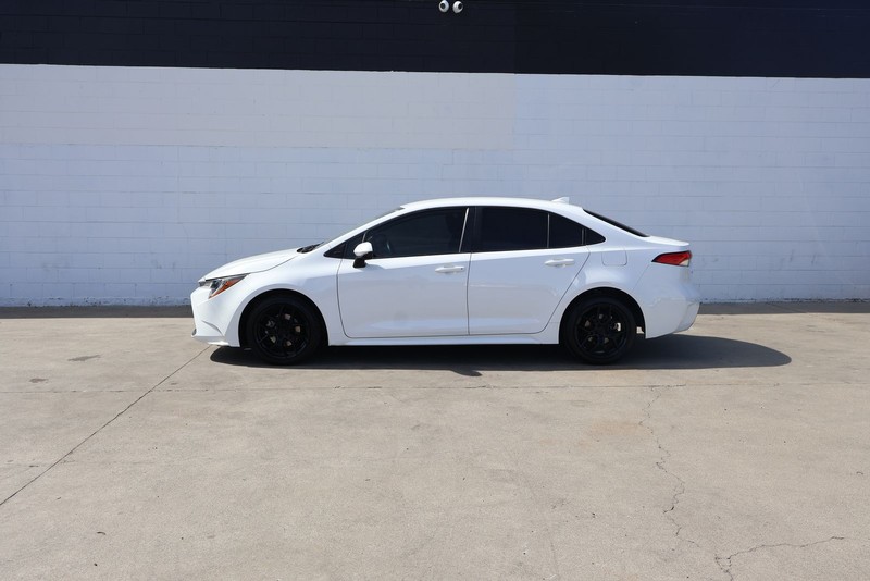 Toyota Corolla Vehicle Full-screen Gallery Image 10