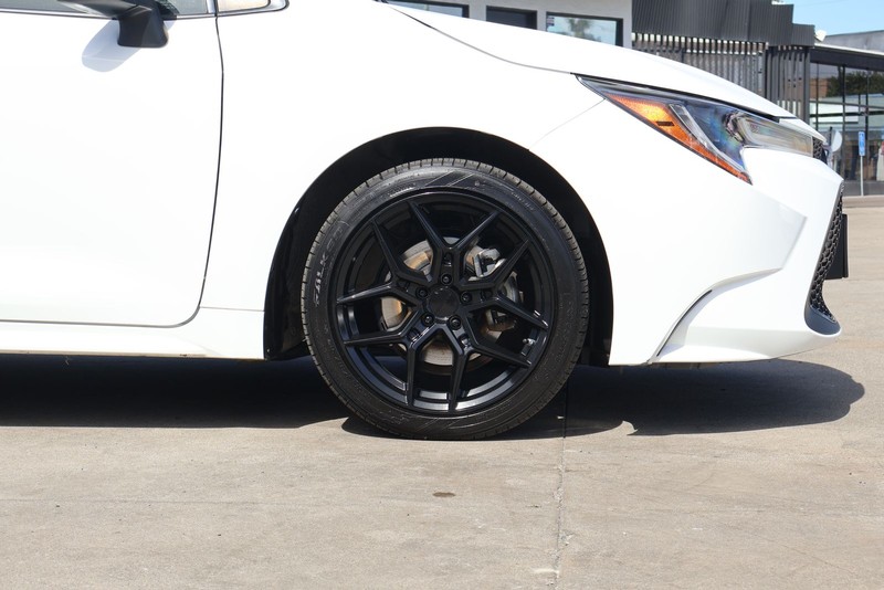 Toyota Corolla Vehicle Full-screen Gallery Image 13