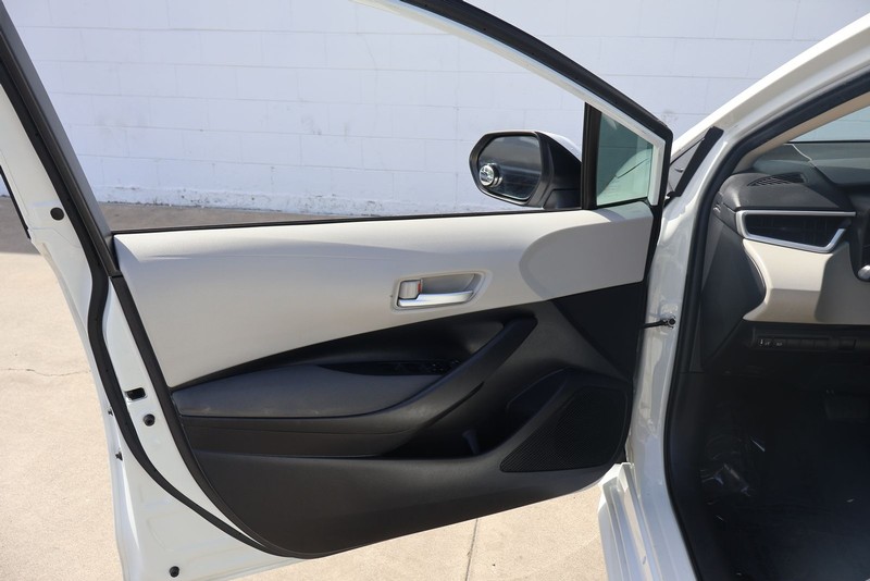 Toyota Corolla Vehicle Full-screen Gallery Image 14