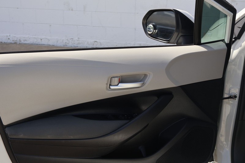 Toyota Corolla Vehicle Full-screen Gallery Image 15