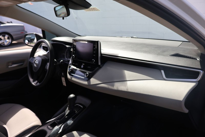 Toyota Corolla Vehicle Full-screen Gallery Image 19