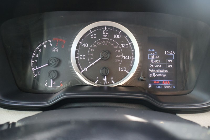 Toyota Corolla Vehicle Full-screen Gallery Image 23