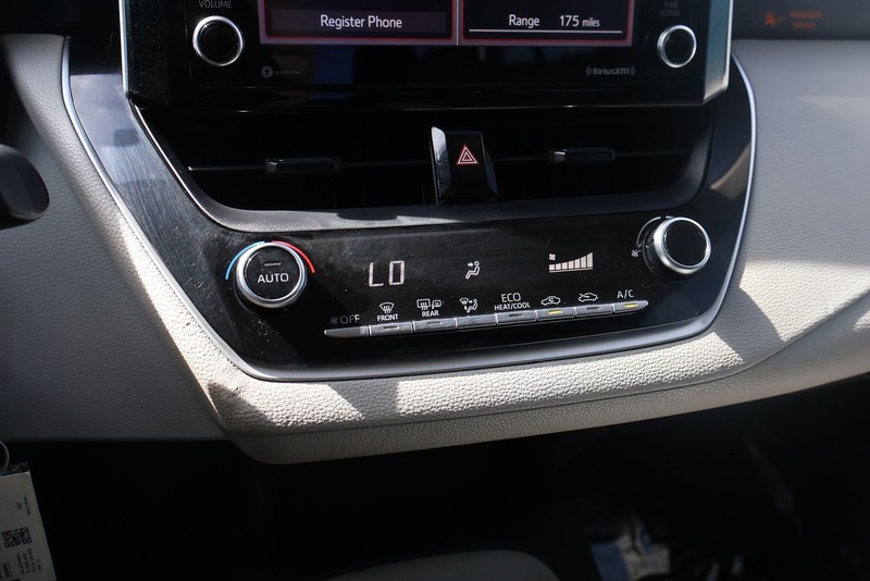 Toyota Corolla Vehicle Full-screen Gallery Image 30