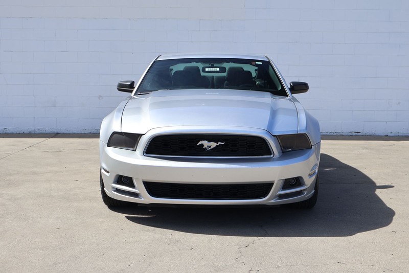 Ford Mustang Vehicle Full-screen Gallery Image 02