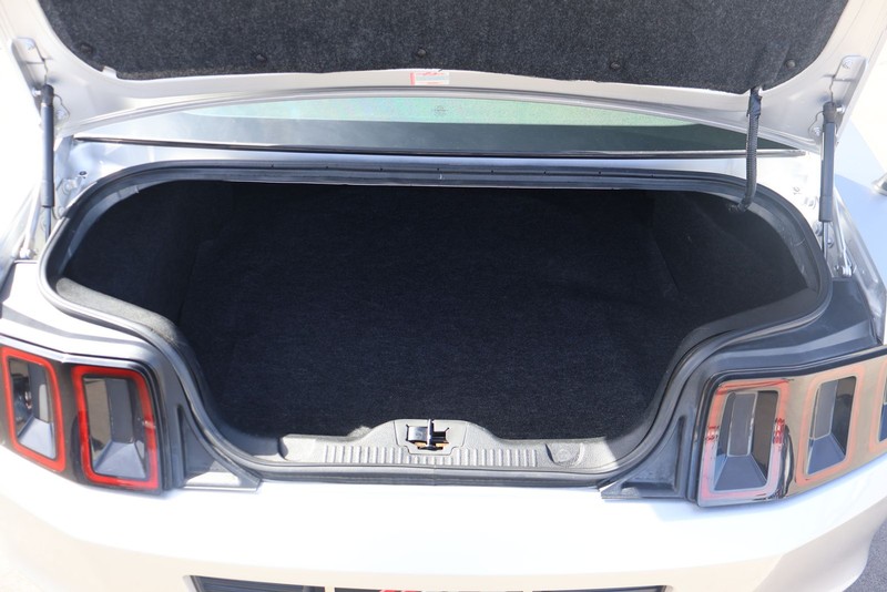 Ford Mustang Vehicle Full-screen Gallery Image 08