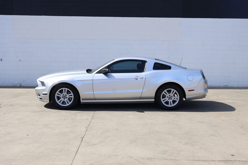 Ford Mustang Vehicle Full-screen Gallery Image 10