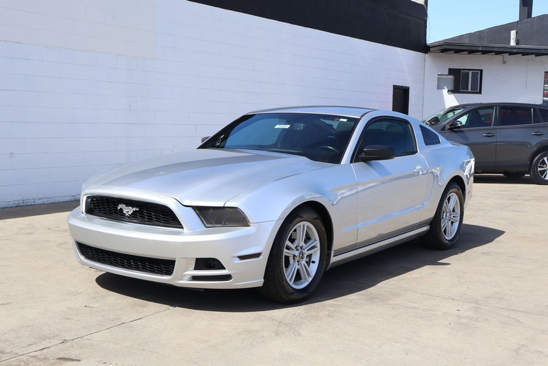 Ford Mustang Vehicle Full-screen Gallery Image 11