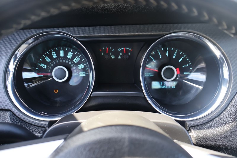 Ford Mustang Vehicle Full-screen Gallery Image 22