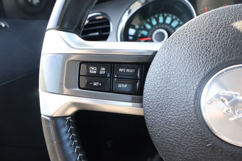 Ford Mustang Vehicle Full-screen Gallery Image 25