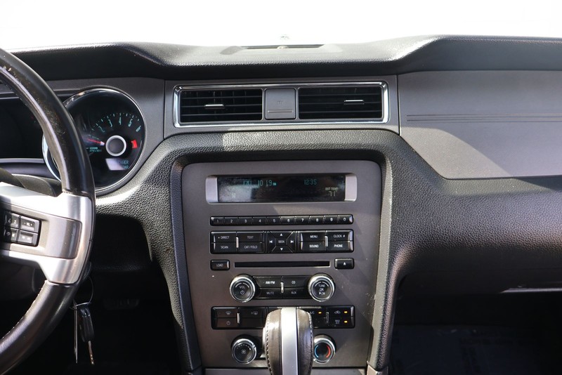 Ford Mustang Vehicle Full-screen Gallery Image 27