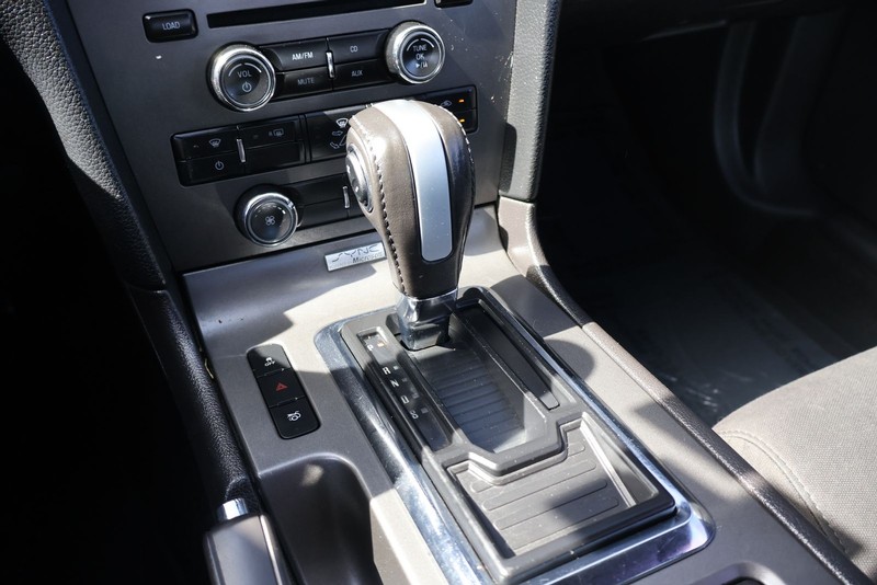 Ford Mustang Vehicle Full-screen Gallery Image 30