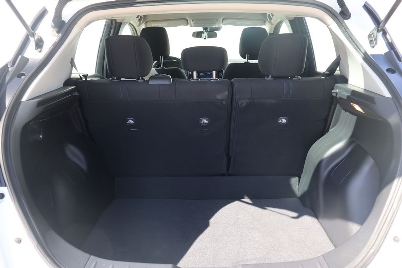 Nissan LEAF Vehicle Full-screen Gallery Image 08