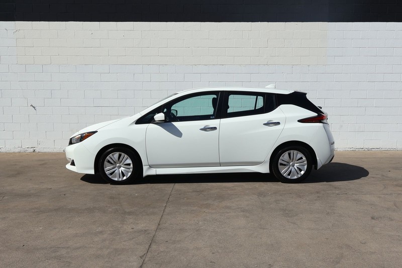 Nissan LEAF Vehicle Full-screen Gallery Image 10