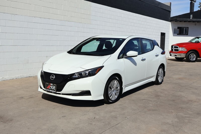 Nissan LEAF Vehicle Full-screen Gallery Image 11